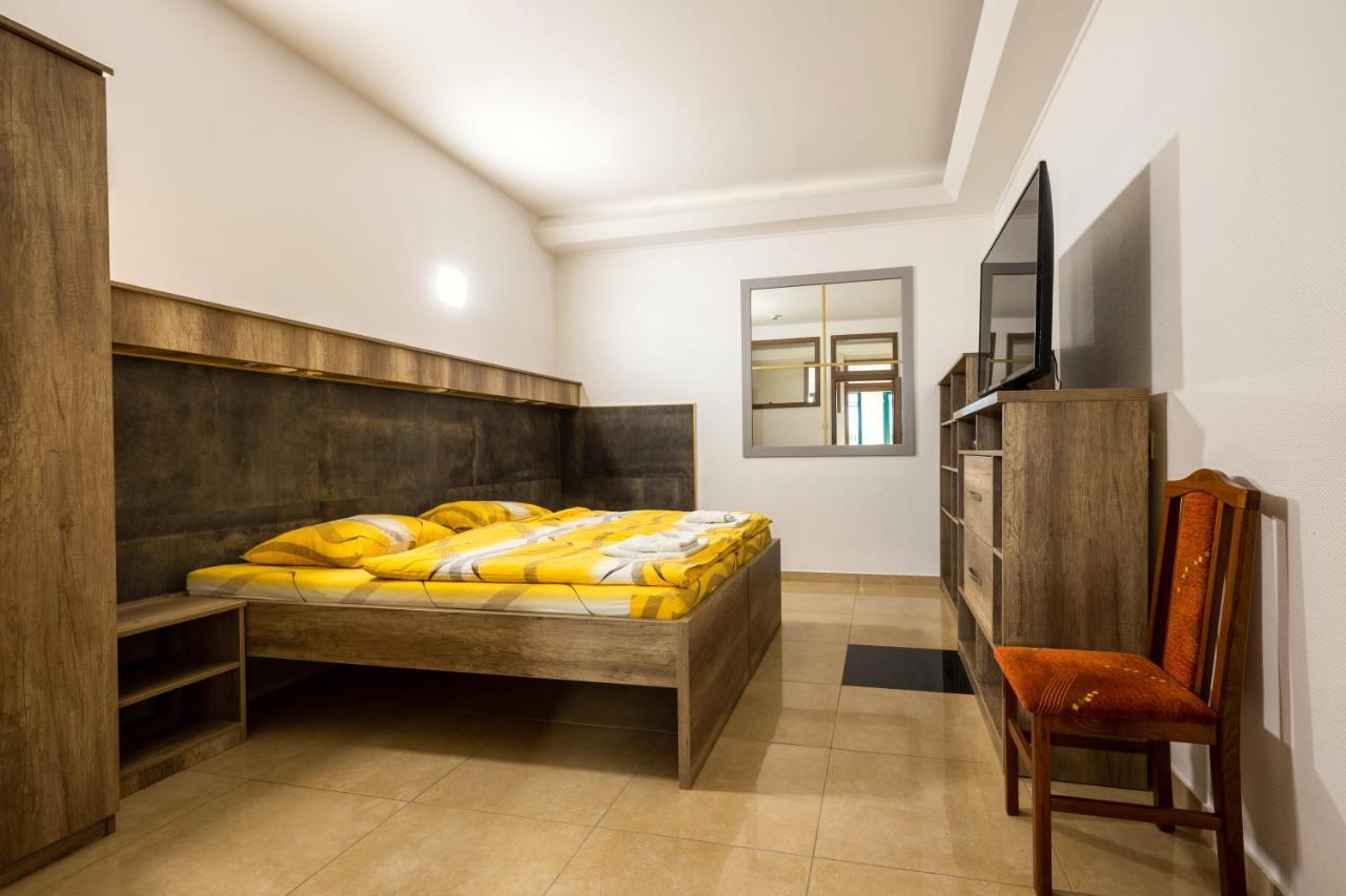 Napfeny Panzio Es Rendezvenyhaz Hotel แก็ชแกเมต ภายนอก รูปภาพ