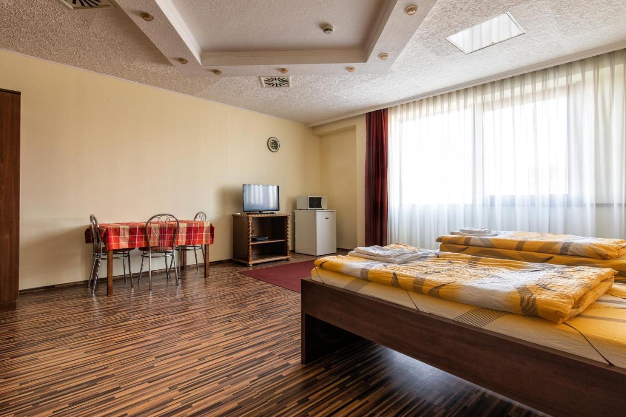 Napfeny Panzio Es Rendezvenyhaz Hotel แก็ชแกเมต ภายนอก รูปภาพ